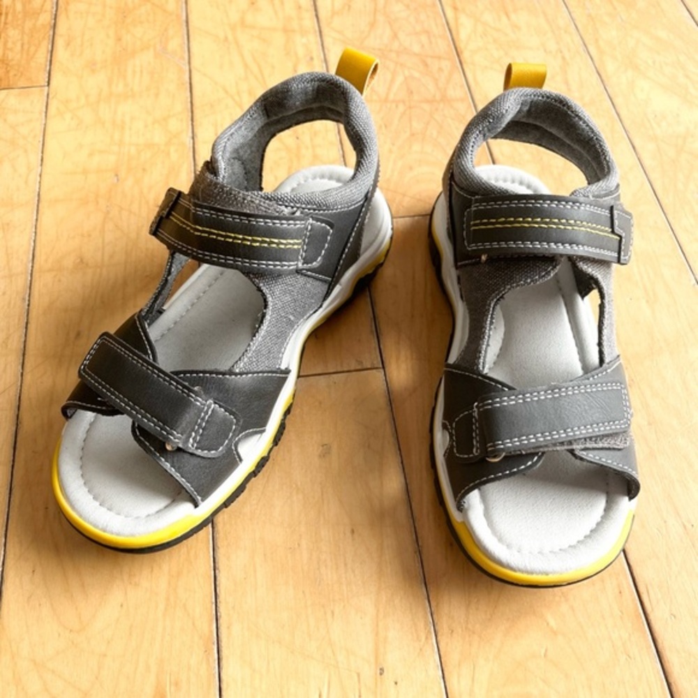XTI Grey & Yellow Open-Toe Adjustable Straps Kids’ Sandals – Size 32 (US 1)